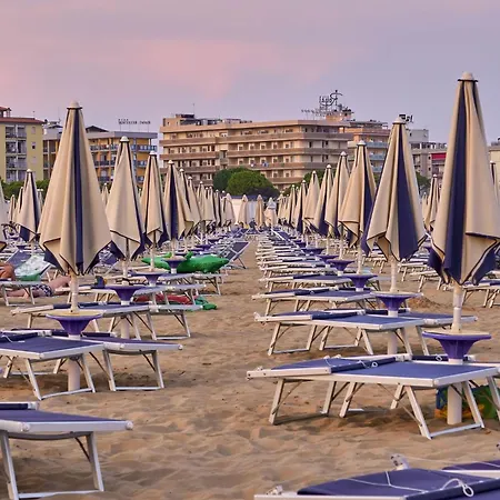 Relax And Unwind By The Pool In Διαμέρισμα *